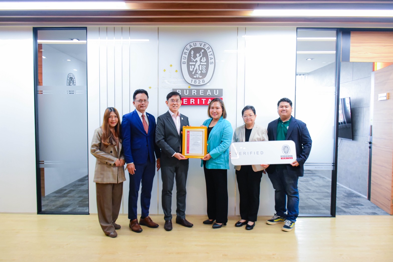 พร้อมขับเคลื่อนธุรกิจอย่างยั่งยืน GCC ร่วมแสดงความยินดี กับ เวิลด์กรีน พลัส ในการรับมอบประกาศนียบัตร ISO 14064-1